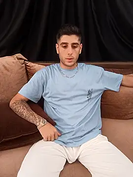 arenn1997 online show from October 2025 12:05:01 PM