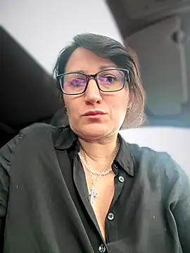 Snapshot of ZhenjaPoledance chatting on November 2025 10:47:02 AM ZhenjaPoledance online show from November 2025 10:47:02 AM