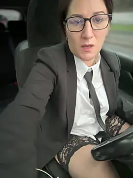 Snapshot of ZhenjaPoledance chatting on November 2025 06:18:02 AM ZhenjaPoledance online show from November 2025 06:18:02 AM