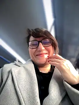 Snapshot of ZhenjaPoledance chatting on November 2025 08:14:01 AM ZhenjaPoledance online show from November 2025 08:14:01 AM