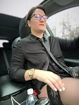 Snapshot of ZhenjaPoledance chatting on December 2025 07:49:02 AM ZhenjaPoledance online show from December 2025 07:49:02 AM