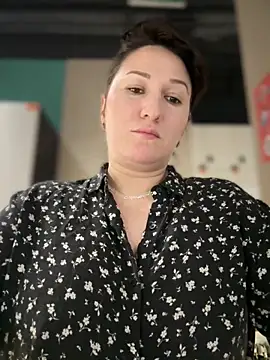 Snapshot of ZhenjaPoledance chatting on February 2026 11:03:02 AM ZhenjaPoledance online show from February 2026 11:03:02 AM