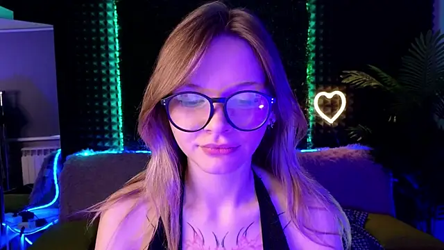 LitaBrom online show from October 2025 02:09:01 AM