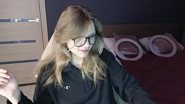 LitaBrom online show from October 2025 02:03:02 AM