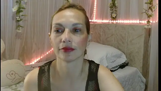 italagomez  online show from February 2025 01:25:01 PM