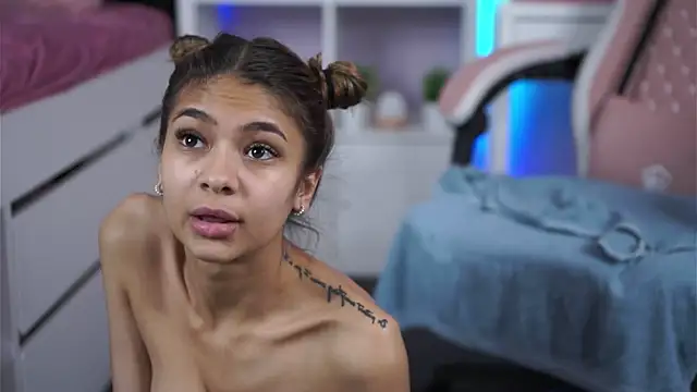 Snapshot of AshaYuva chatting on March 2025 09:27:01 AM AshaYuva online show from March 2025 09:27:01 AM