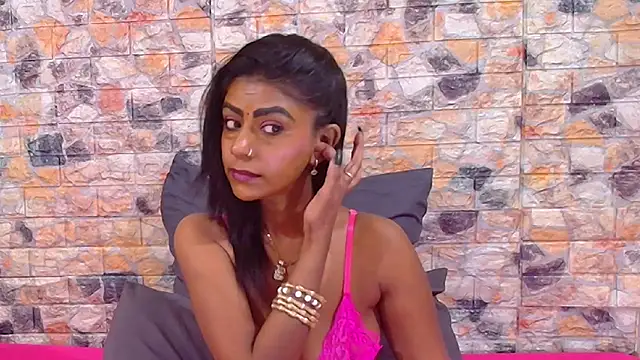 Snapshot of EroticSexyStripper chatting on October 2025 03:18:01 AM EroticSexyStripper online show from October 2025 03:18:01 AM