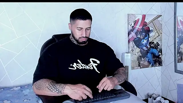 Snapshot of Cristian_Walker chatting on December 2025 11:39:02 AM Cristian Walker online show from December 2025 11:39:02 AM