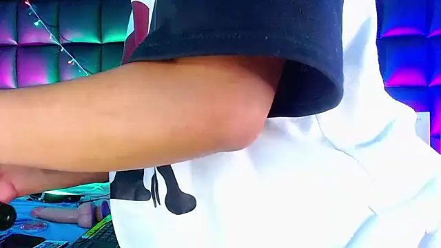 Snapshot of kuromi69 chatting on January 2025 09:00:01 AM kuromi69 online show from January 2025 09:00:01 AM