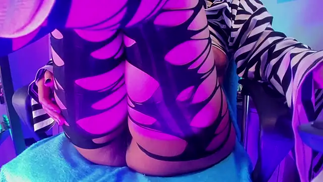 kuromi69 online show from December 2025 04:18:02 AM