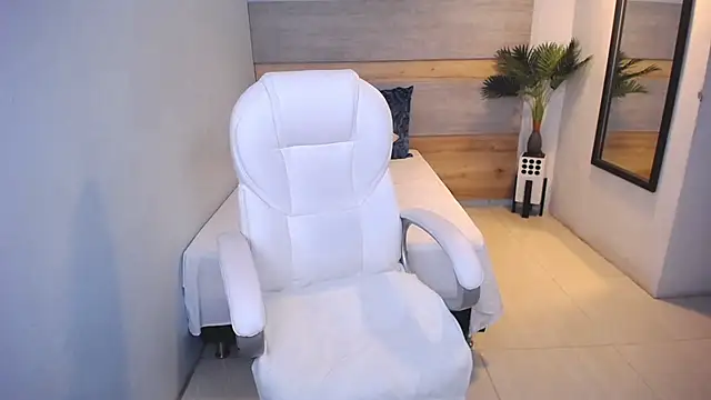 Snapshot of Violetta_rainbow chatting on December 2024 04:00:01 AM Violetta rainbow online show from December 2024 04:00:01 AM