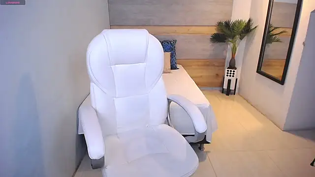 Snapshot of Violetta_rainbow chatting on December 2024 04:12:02 AM Violetta rainbow online show from December 2024 04:12:02 AM