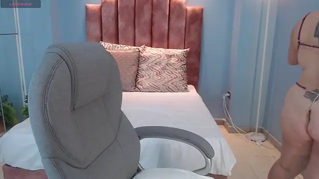 Snapshot of Violetta_rainbow chatting on November 2025 04:34:02 AM Violetta rainbow online show from November 2025 04:34:02 AM