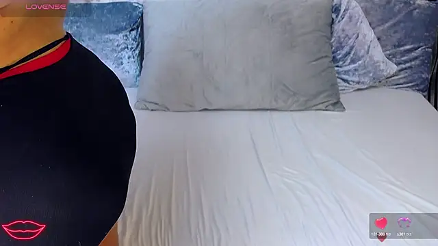 Snapshot of Valeri_wow_Boobs chatting on December 2024 06:42:02 PM Valeri wow Boobs online show from December 2024 06:42:02 PM