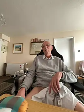 Snapshot of cutaboverest chatting on February 2026 04:03:02 PM cutaboverest online show from February 2026 04:03:02 PM