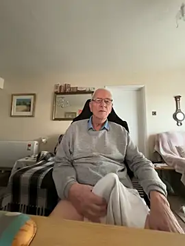 Snapshot of cutaboverest chatting on February 2026 04:25:02 PM cutaboverest online show from February 2026 04:25:02 PM