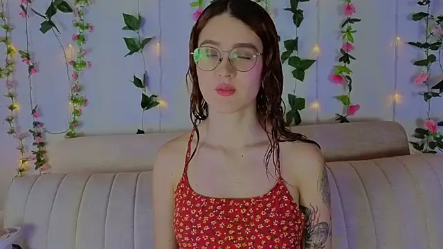 Snapshot of MiaWinx chatting on November 2025 09:03:01 PM MiaWinx online show from November 2025 09:03:01 PM