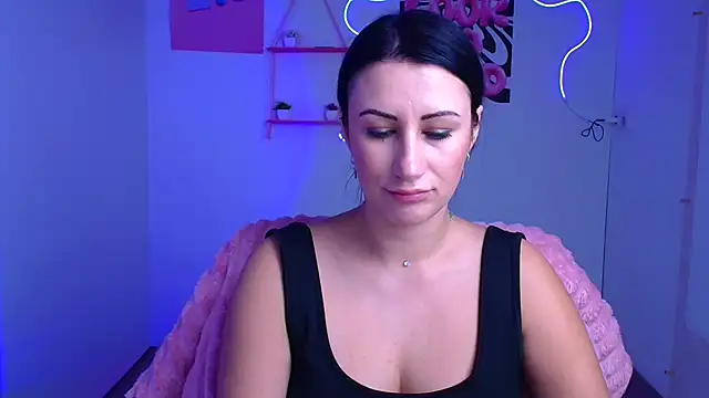 Loren Moa online show from November 2025 12:48:01 PM