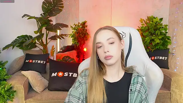 Linda054 online show from December 2024 12:01:01 PM