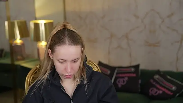 Linda054 online show from November 2025 02:22:01 AM