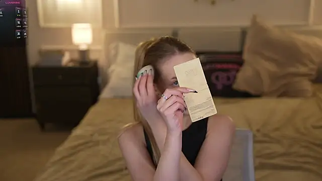 Linda054 online show from November 2025 01:27:02 AM