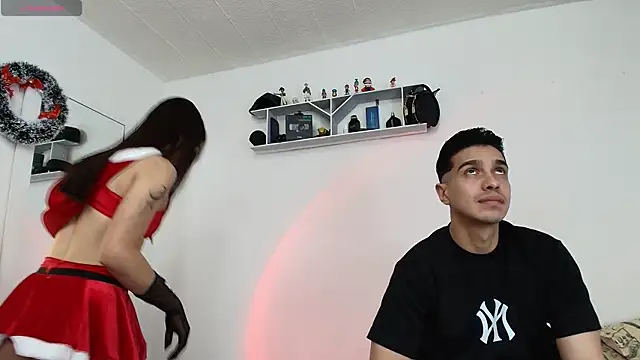 Snapshot of HotCouple_697 chatting on December 2024 05:31:01 PM HotCouple 697 online show from December 2024 05:31:01 PM