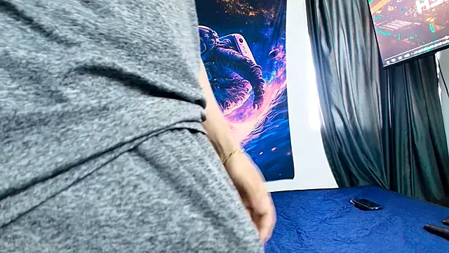 Snapshot of HotCouple_697 chatting on January 2025 06:43:01 PM HotCouple 697 online show from January 2025 06:43:01 PM