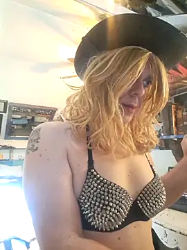 ditchwaterbitch online show from October 2025 03:58:02 PM