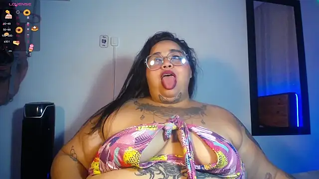 Snapshot of VeronikCuhubby chatting on February 2025 11:11:02 PM VeronikCuhubby online show from February 2025 11:11:02 PM