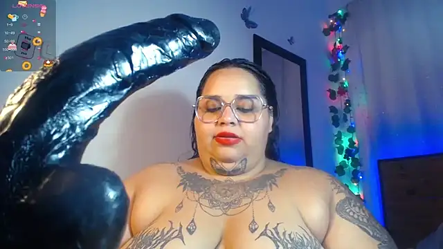 Snapshot of VeronikCuhubby chatting on February 2025 12:21:02 AM VeronikCuhubby online show from February 2025 12:21:02 AM