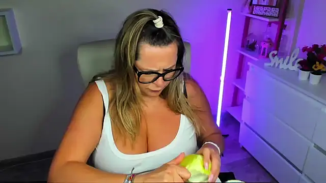 teaseDiana online show from March 2025 02:02:01 PM