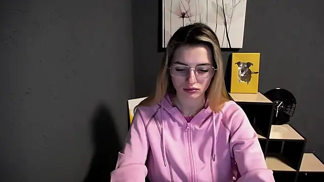 lady olivia  online show from April 2026 03:39:01 PM