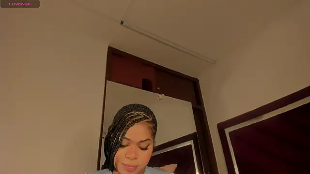 Snapshot of Samanntha_Rose chatting on February 2025 07:07:01 PM Samanntha Rose online show from February 2025 07:07:01 PM