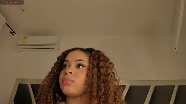 Snapshot of Samanntha_Rose chatting on December 2025 07:21:02 PM Samanntha Rose online show from December 2025 07:21:02 PM