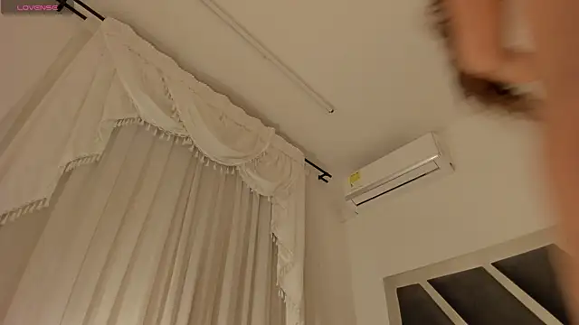 Snapshot of Samanntha_Rose chatting on February 2026 01:17:01 PM Samanntha Rose online show from February 2026 01:17:01 PM