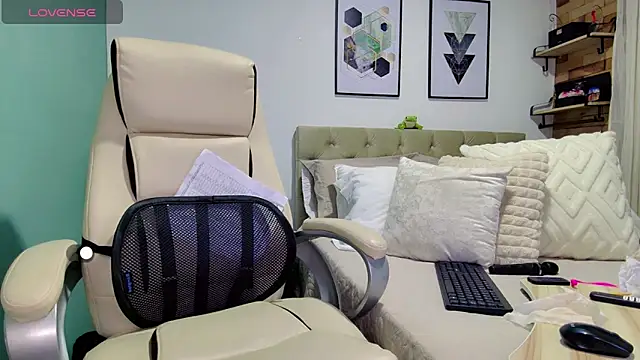 yanella fire online show from February 2025 02:59:02 PM