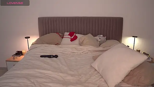 arielbell  online show from December 2024 12:38:01 PM