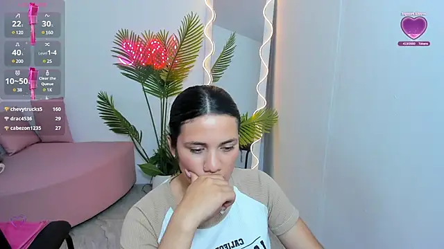 Snapshot of Chiara_tay chatting on January 2025 02:19:01 AM Chiara tay online show from January 2025 02:19:01 AM