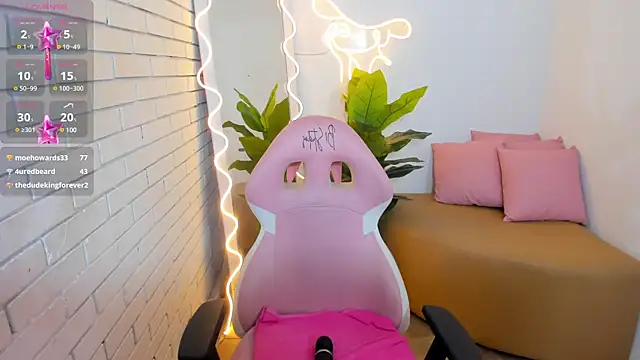 Snapshot of Chiara_tay chatting on February 2025 10:21:02 PM Chiara tay online show from February 2025 10:21:02 PM