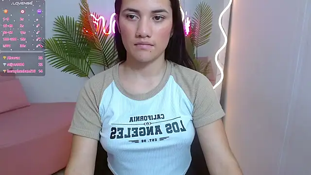 Snapshot of Chiara_tay chatting on March 2025 06:08:02 AM Chiara tay online show from March 2025 06:08:02 AM