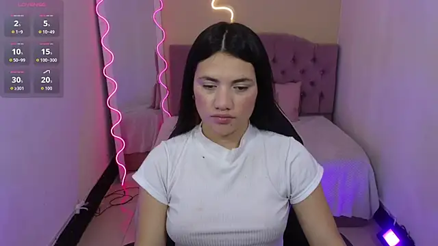 Snapshot of Chiara_tay chatting on November 2025 03:06:01 AM Chiara tay online show from November 2025 03:06:01 AM