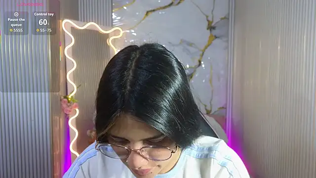 Snapshot of Chiara_tay chatting on April 2026 07:06:02 PM Chiara tay online show from April 2026 07:06:02 PM