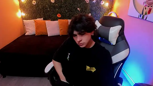 Luke Howland online show from December 2024 08:22:01 PM