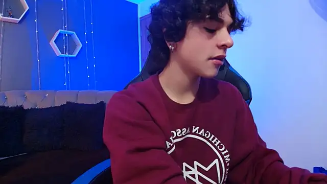 Luke Howland online show from December 2024 06:06:02 PM