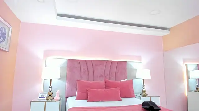 SophiaLaurens online show from January 2025 03:04:01 PM