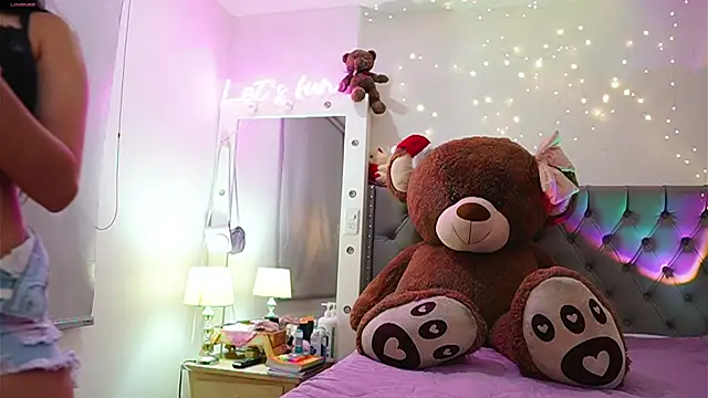 Snapshot of Tiana_sanders chatting on December 2024 02:04:01 AM Tiana sanders online show from December 2024 02:04:01 AM