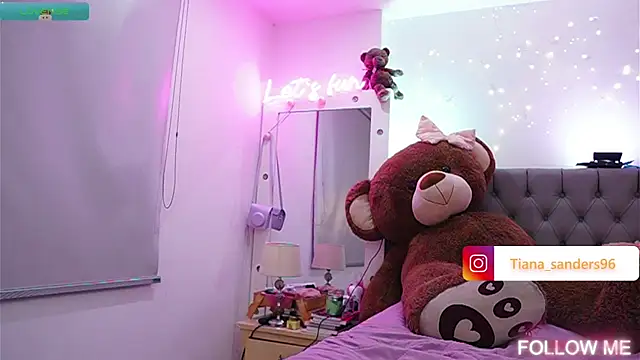 Snapshot of Tiana_sanders chatting on January 2025 03:53:01 AM Tiana sanders online show from January 2025 03:53:01 AM