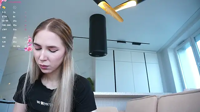 Snapshot of heidas_dream chatting on September 2025 06:26:02 AM heidas dream online show from September 2025 06:26:02 AM