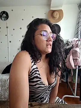 Thaliacooper  online show from October 2025 06:42:02 PM