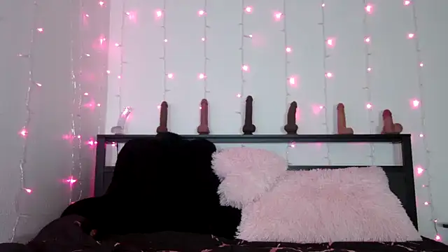 QueenLolaX online show from July 2026 07:05:02 AM